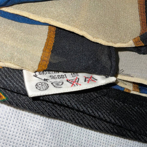 Yves Saint Laurent YSL Large 100% Silk Paisley Print Scarf Shawl Babushka - Picture 2 of 15